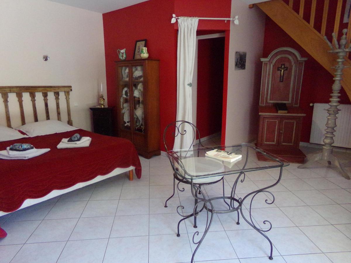 Chambres Et Table D'Hotes, Maisonnettes Individuelles Dans Propriete Privee Vézinnes Exteriér fotografie