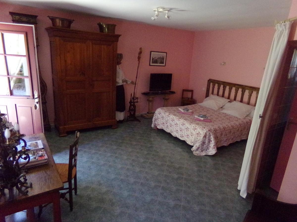 Chambres Et Table D'Hotes, Maisonnettes Individuelles Dans Propriete Privee Vézinnes Exteriér fotografie