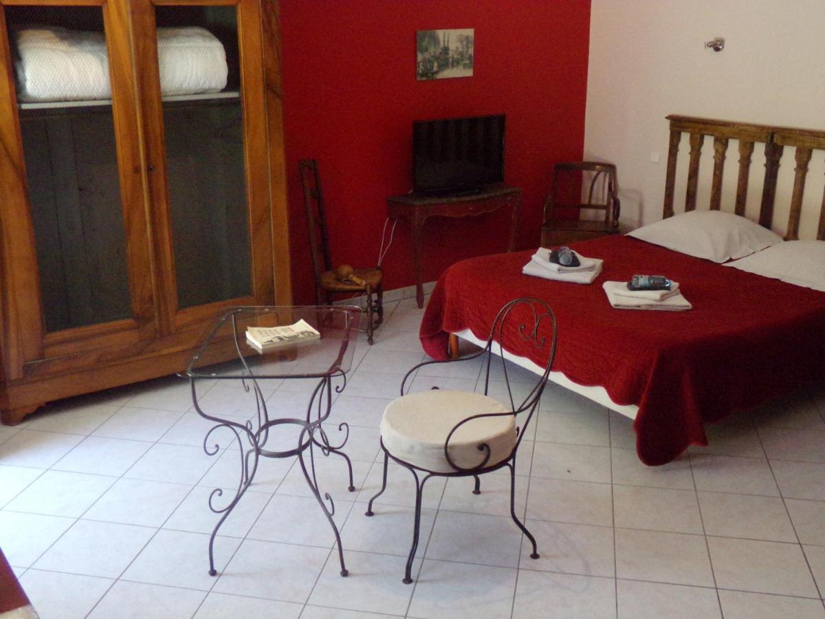 Chambres Et Table D'Hotes, Maisonnettes Individuelles Dans Propriete Privee Vézinnes Exteriér fotografie