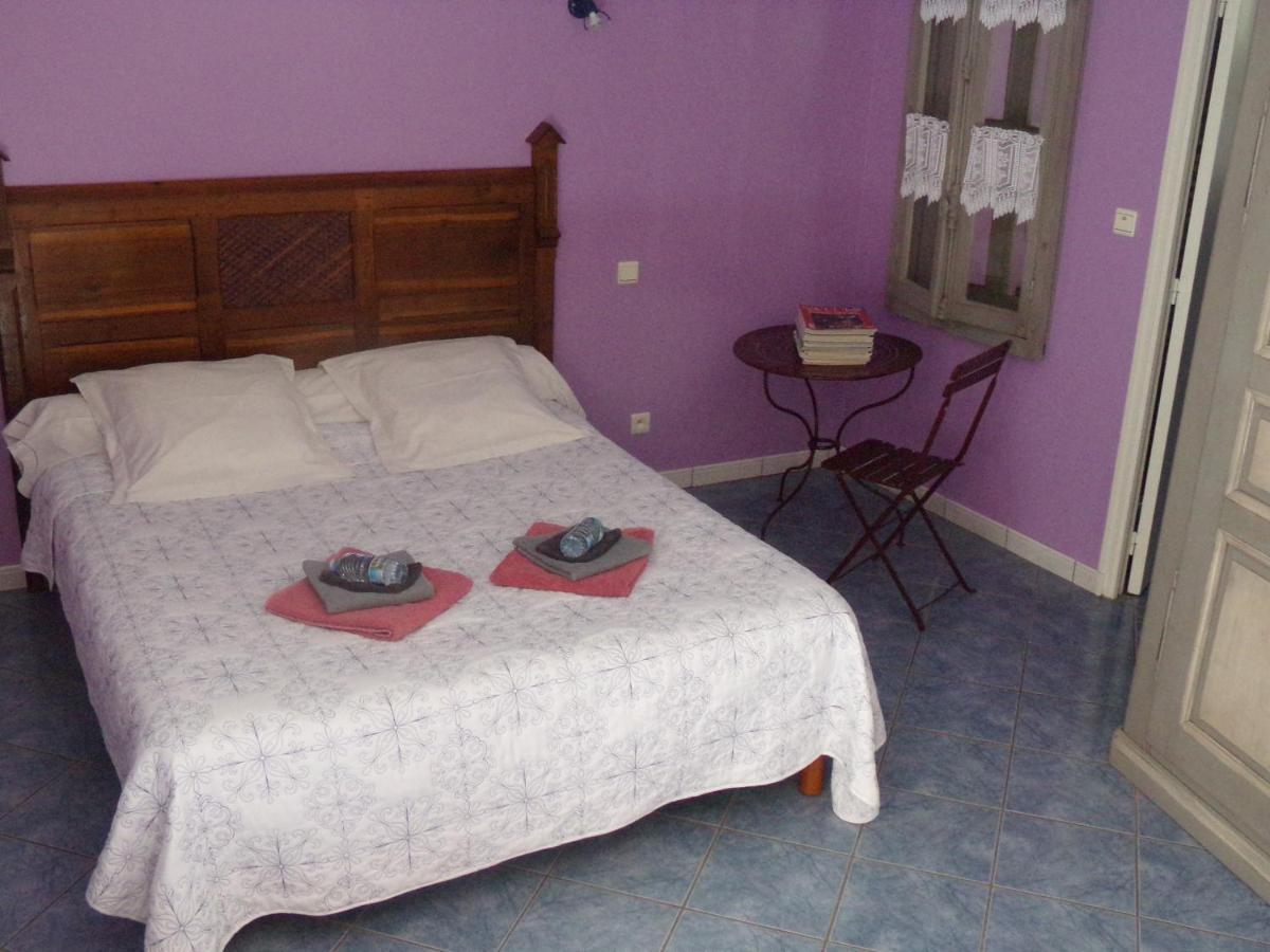 Chambres Et Table D'Hotes, Maisonnettes Individuelles Dans Propriete Privee Vézinnes Exteriér fotografie