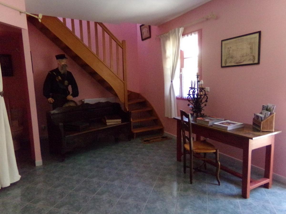 Chambres Et Table D'Hotes, Maisonnettes Individuelles Dans Propriete Privee Vézinnes Exteriér fotografie