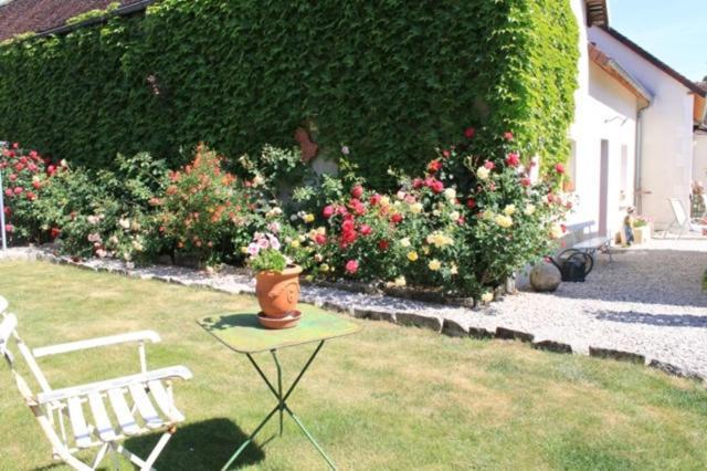 Chambres Et Table D'Hotes, Maisonnettes Individuelles Dans Propriete Privee Vézinnes Exteriér fotografie