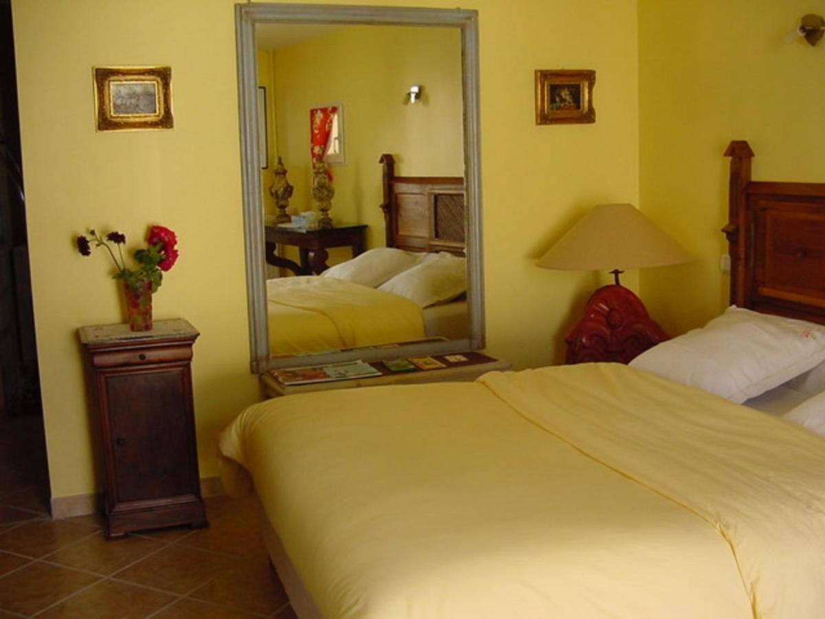 Chambres Et Table D'Hotes, Maisonnettes Individuelles Dans Propriete Privee Vézinnes Pokoj fotografie