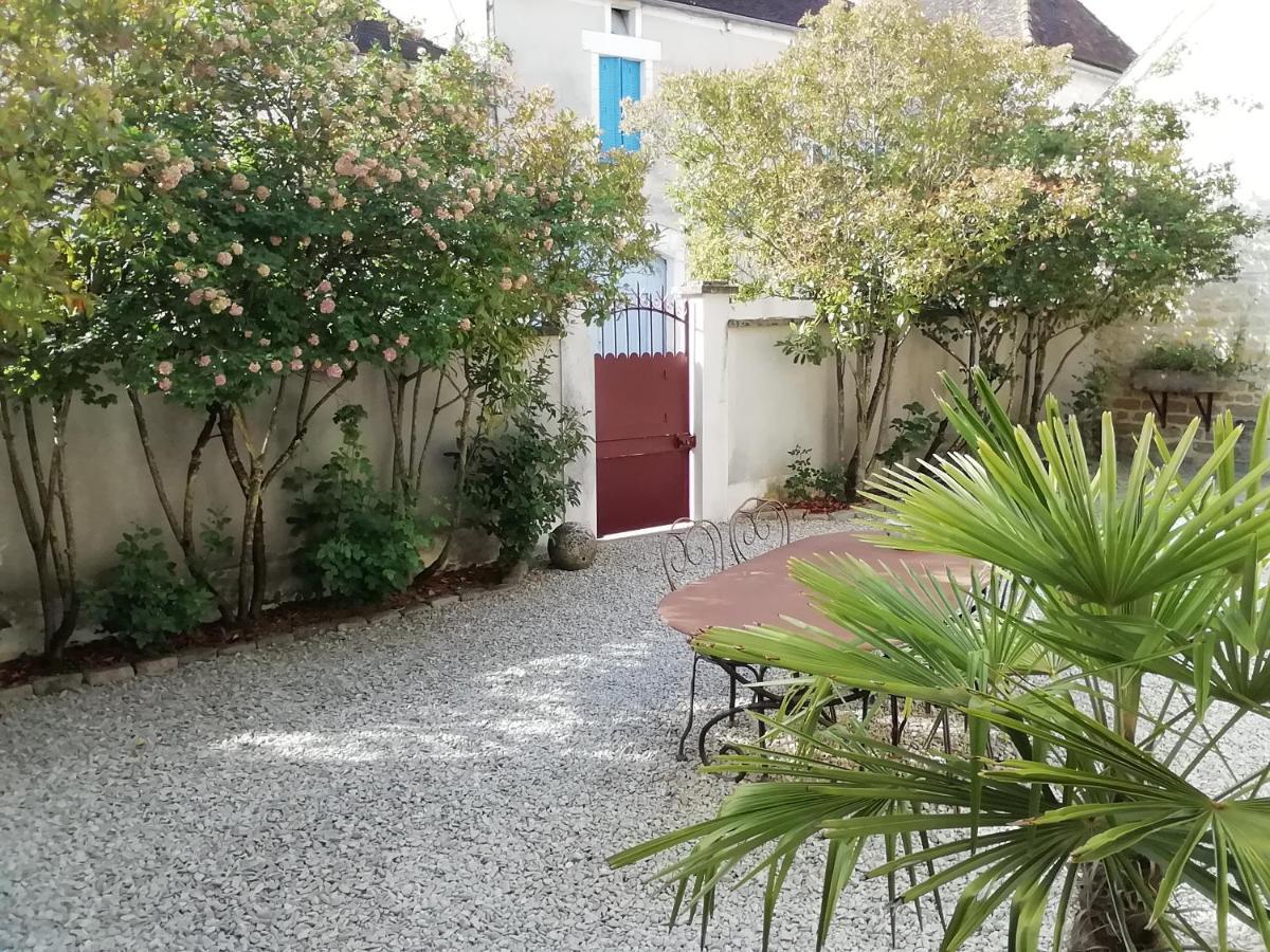 Chambres Et Table D'Hotes, Maisonnettes Individuelles Dans Propriete Privee Vézinnes Exteriér fotografie