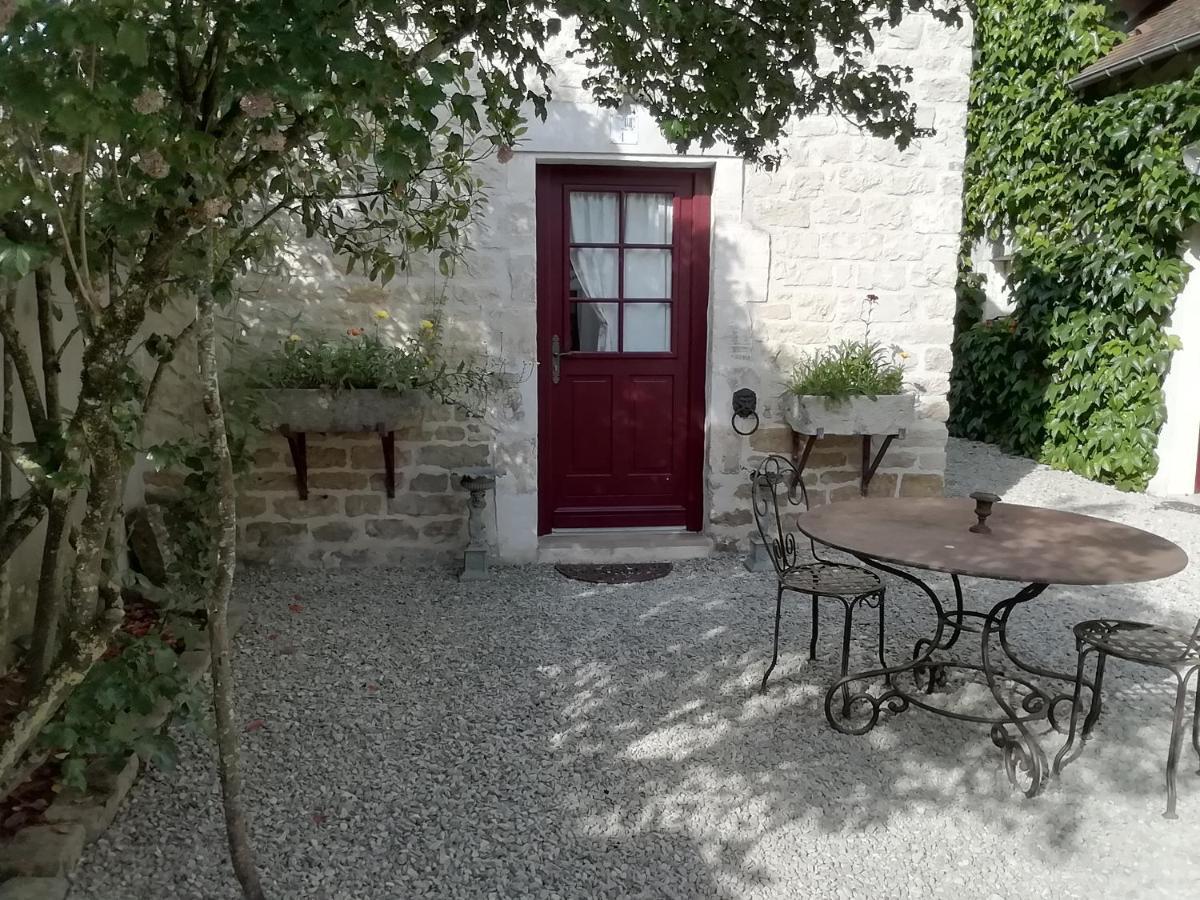 Chambres Et Table D'Hotes, Maisonnettes Individuelles Dans Propriete Privee Vézinnes Exteriér fotografie